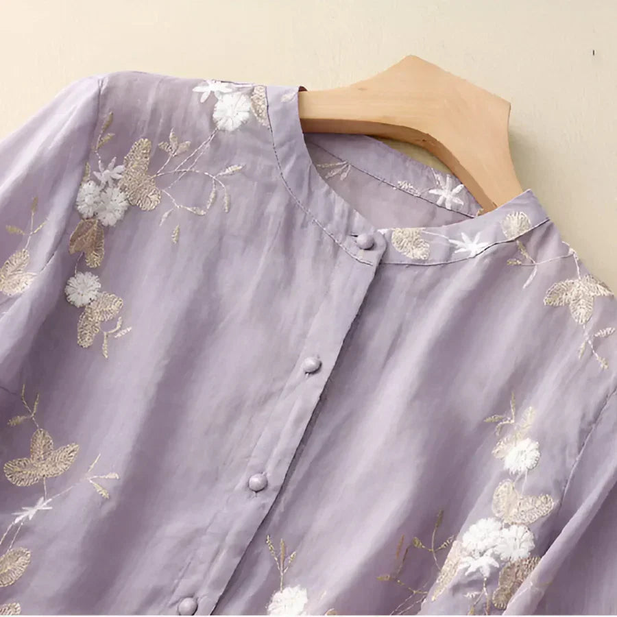 Nanda - Blusa Transparente con Bordado Floral y Cierre Frontal Con Botones