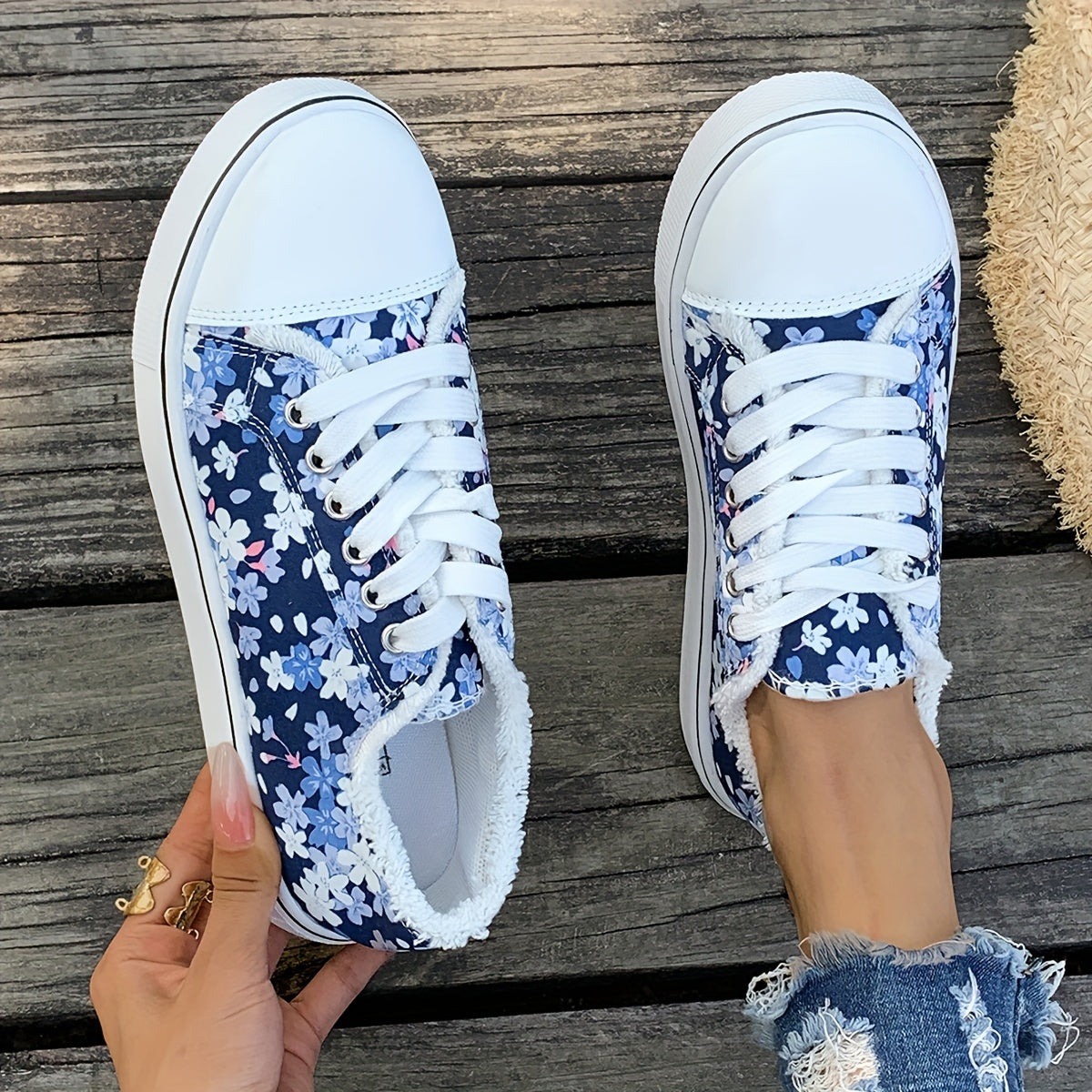 Bristy | Zapatillas Con Estampado Floral y Cierre de Cordones