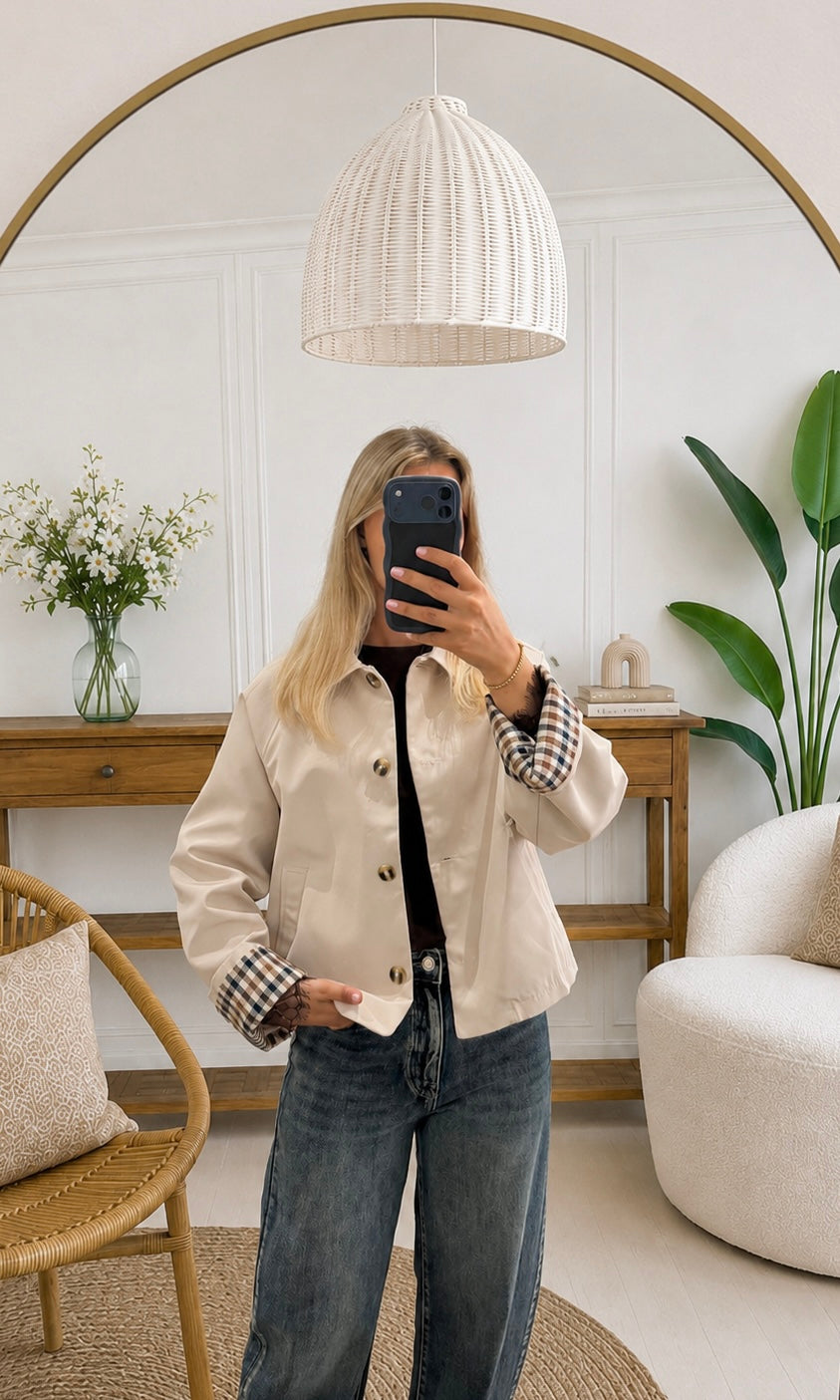 Ayla | Chaqueta Cortada con Botones y Puños Cuadrados