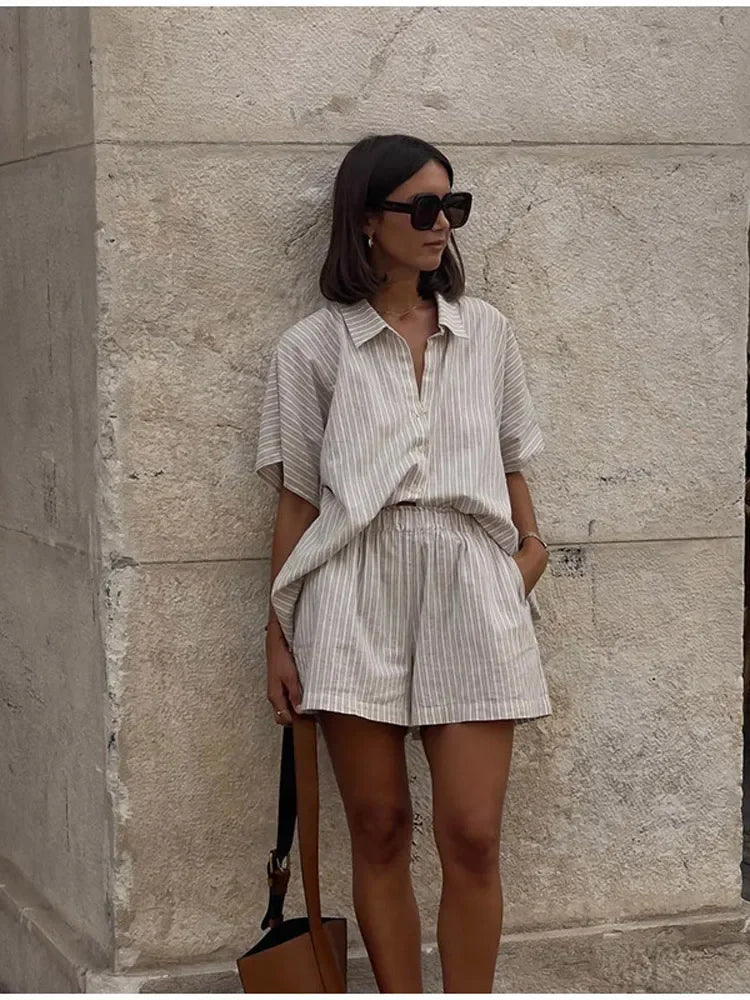 Geeta | Conjunto De Camiseta De Manga Corta a Rayas Y Pantalones Cortos