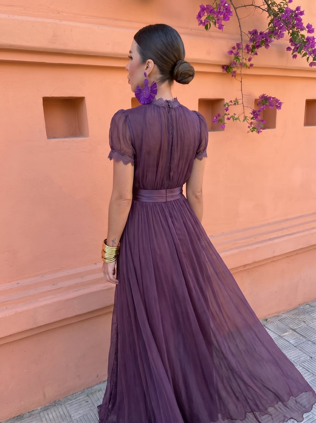 Eshley | Vestido Largo Morado De Manga Corta Con Pliegues