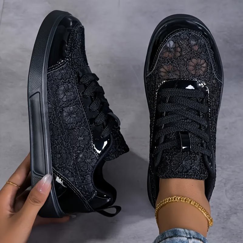 Alessa | Zapatillas Bajas Con Paneles De Encaje