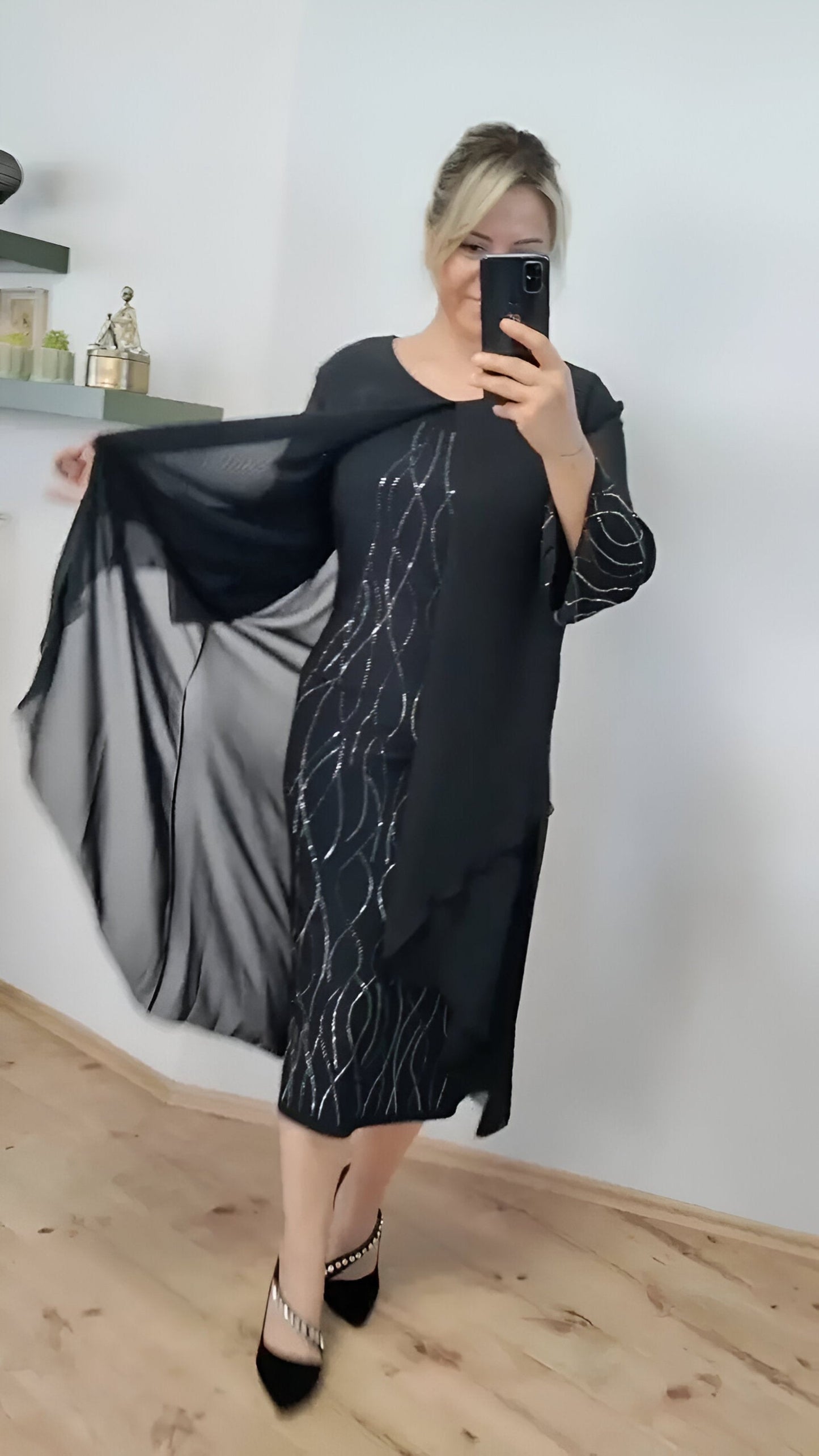 Nienke - Título Vestido Midi Con Capas y Superposición Manga Tres Cuartos