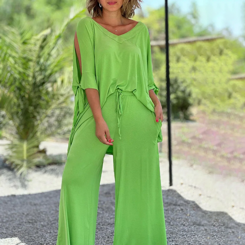 Lucee | Conjunto De Dos Piezas Con Cuello en V Y Pantalones De Pierna Ancha