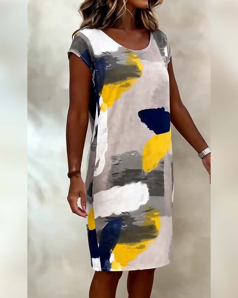 Addie | Vestido recto de Manga Corta con Estampado Abstracto