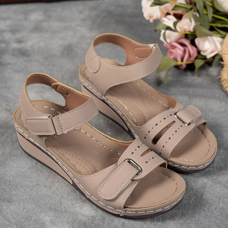 Genelia | Sandalias De Cuña Con Puntera Abierta Y Correas Ajustables