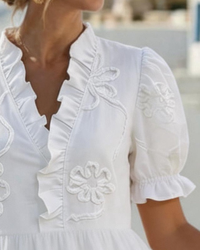 Nija | Vestido Midi Con Cuello en V y Apliques Florales Con Volantes