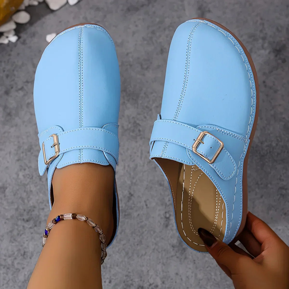 Latina - Mules con Hebilla Cuadrada Mujer