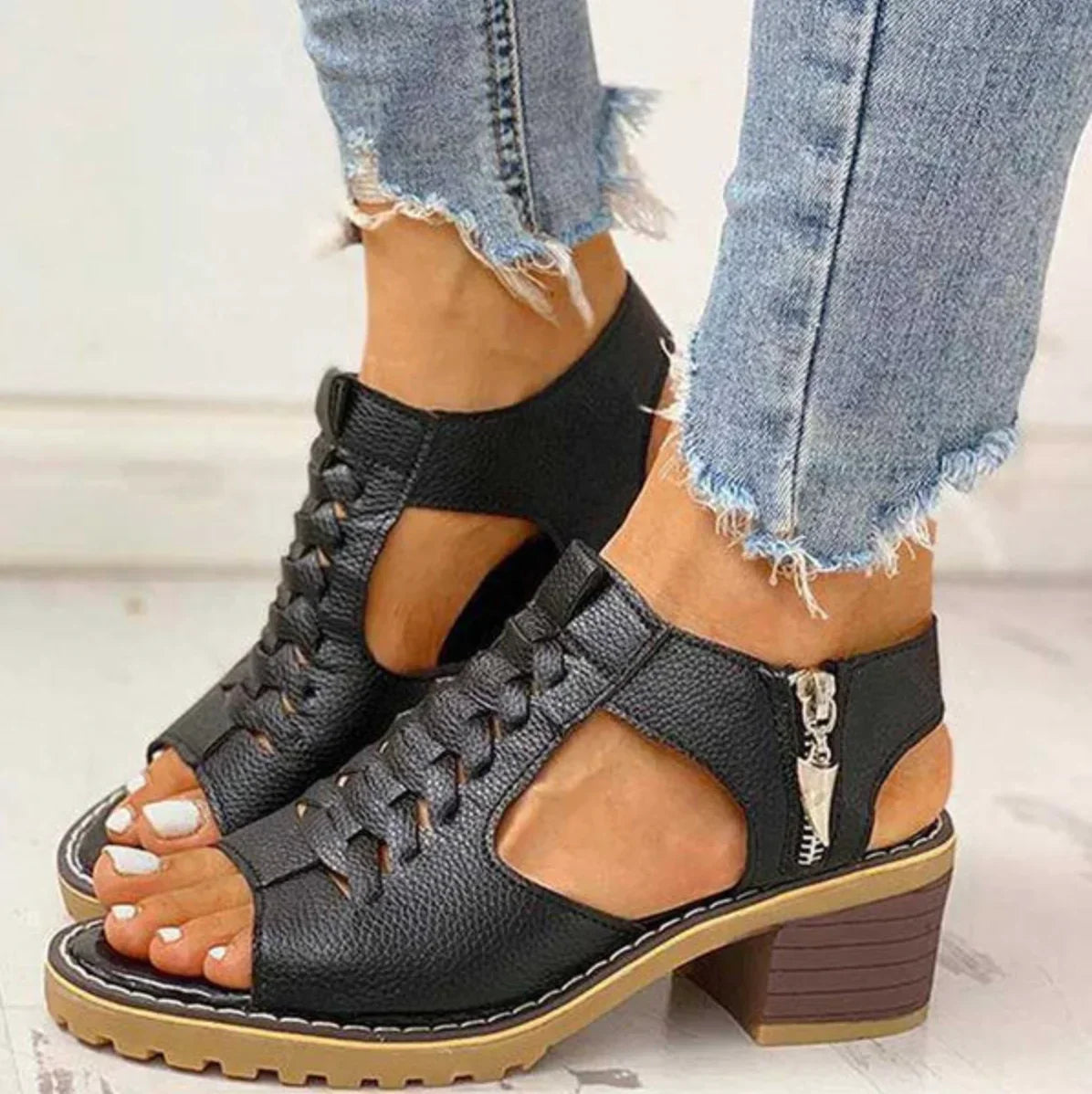 Benita | Sandalias De Tacón Grueso Con Puntera Abierta Y Aberturas Para Mujer