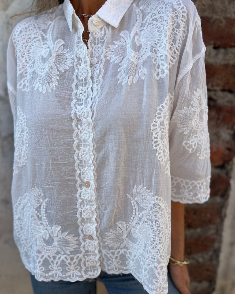 Lorrie | Camisa Con Encaje Bordado Y Cierre Frontal Con Botones