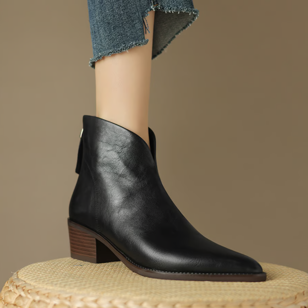 Corien | Botas con Punta Afila y Tacones Anchos