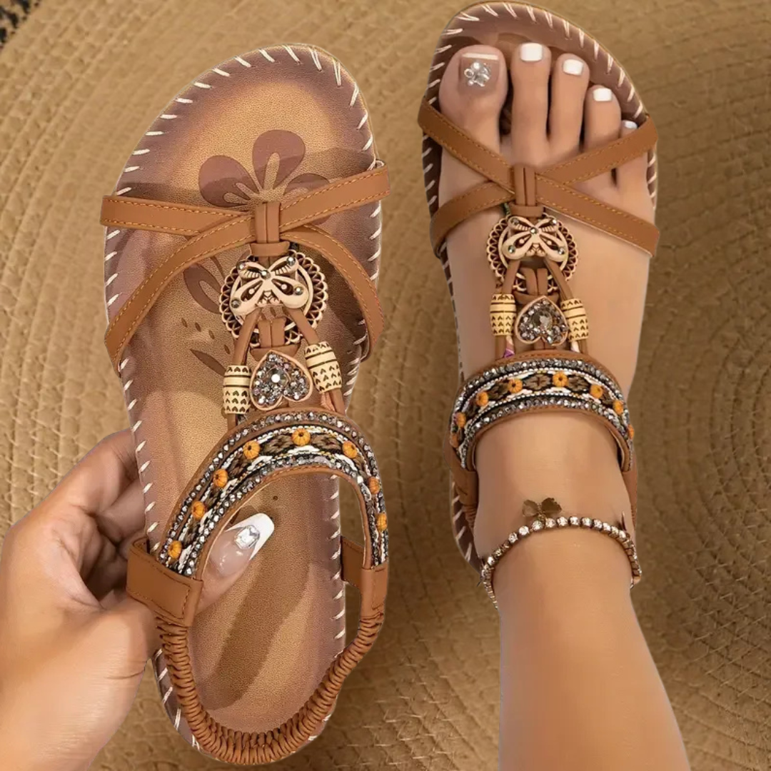 Marijke - Sandalias Planas Boho con Cuentas y Amuleto Tribal
