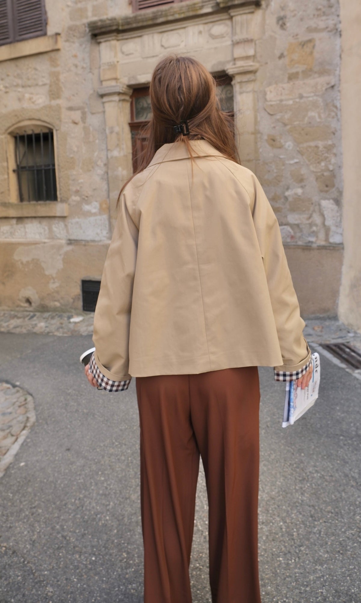Solmaz | Chaqueta Cropped con Botones y Puños Cuadrados