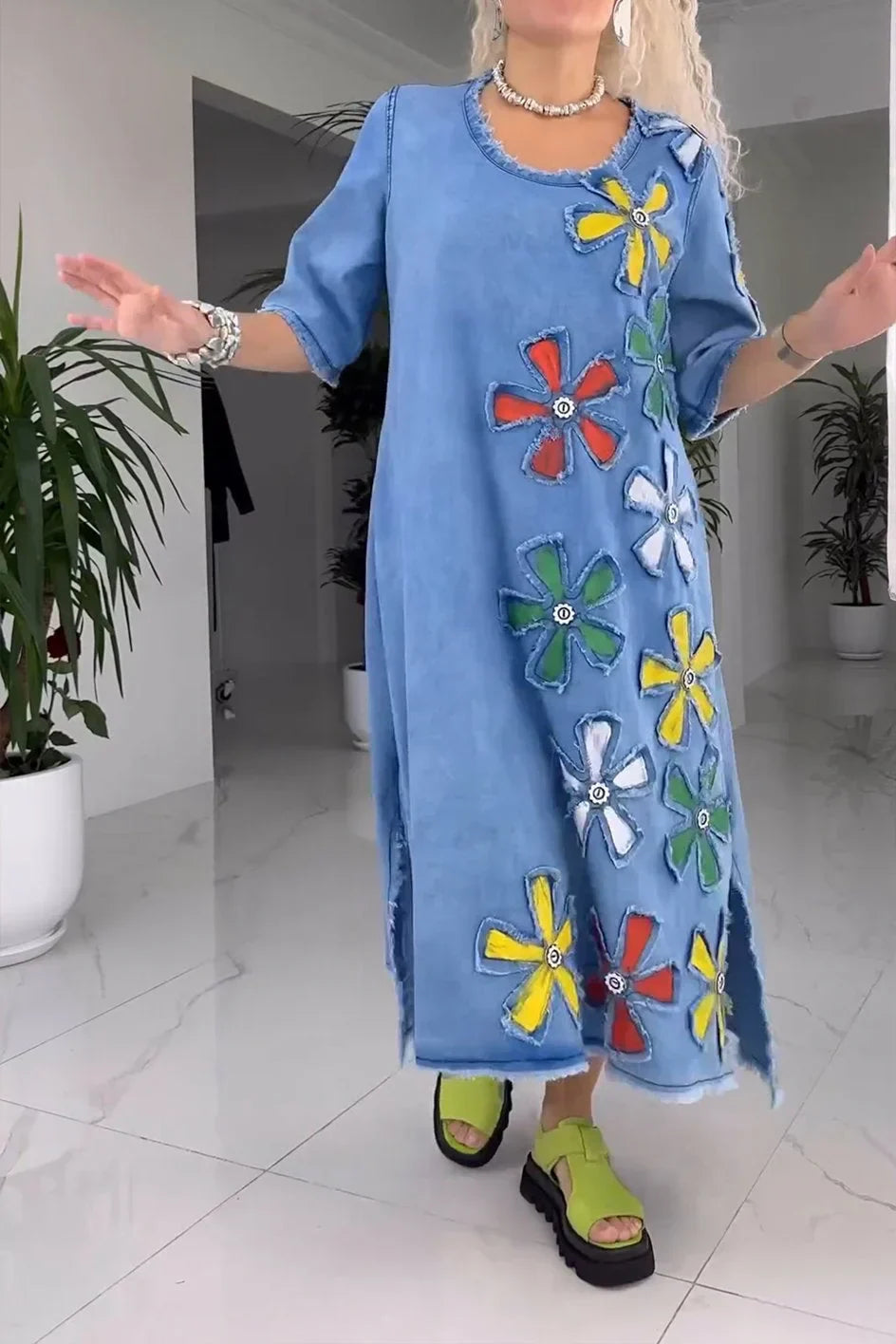Jiella | Vestido Midi Floral de Cuello Redondo