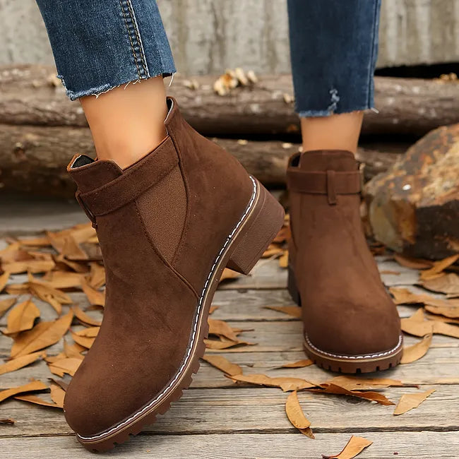 Veloella | Botines con Hebilla y Panel Elástico