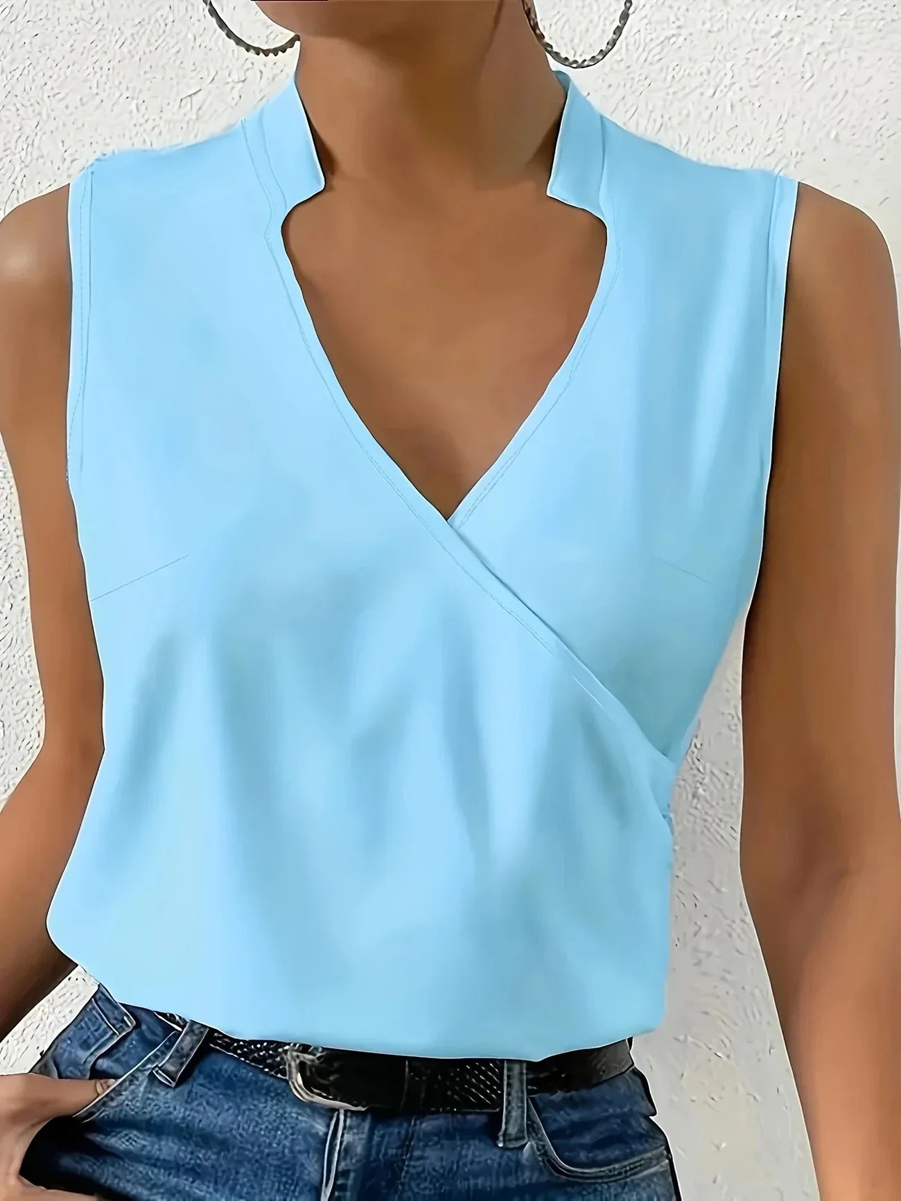 Cebulska | Blusa Sin Mangas Con Cuello en V Y Corte Cruzado