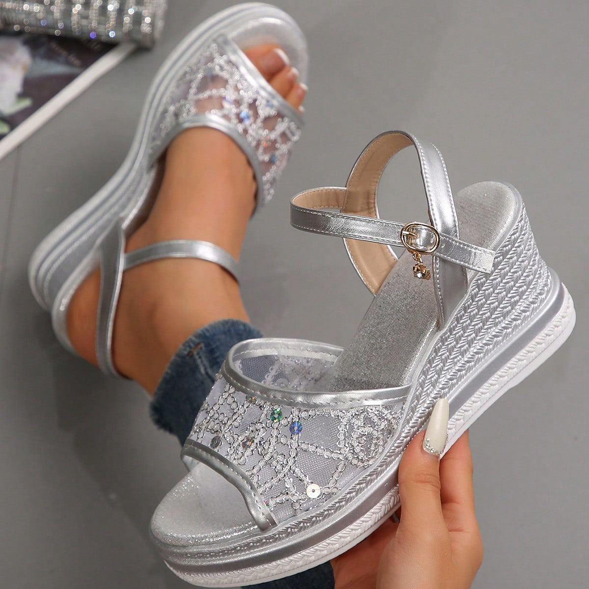 Cara | Sandalias de Cuña con Encaje Decorativo