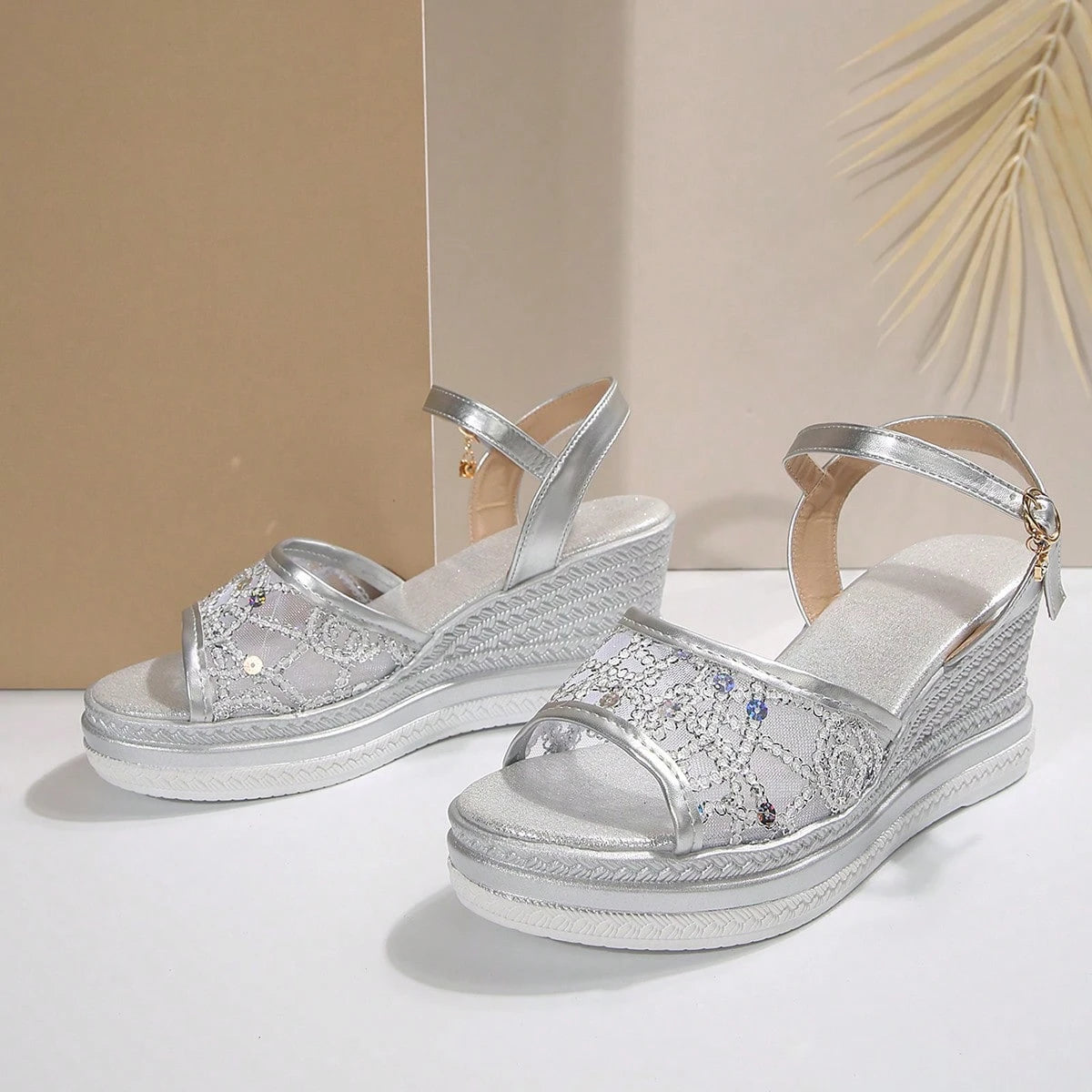 Cara | Sandalias de Cuña con Encaje Decorativo