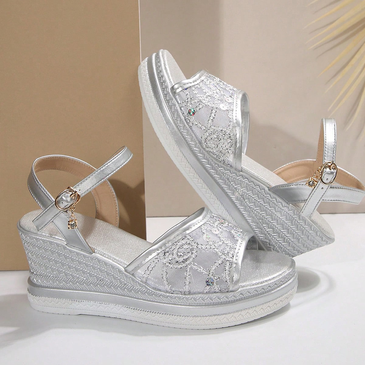 Cara | Sandalias de Cuña con Encaje Decorativo