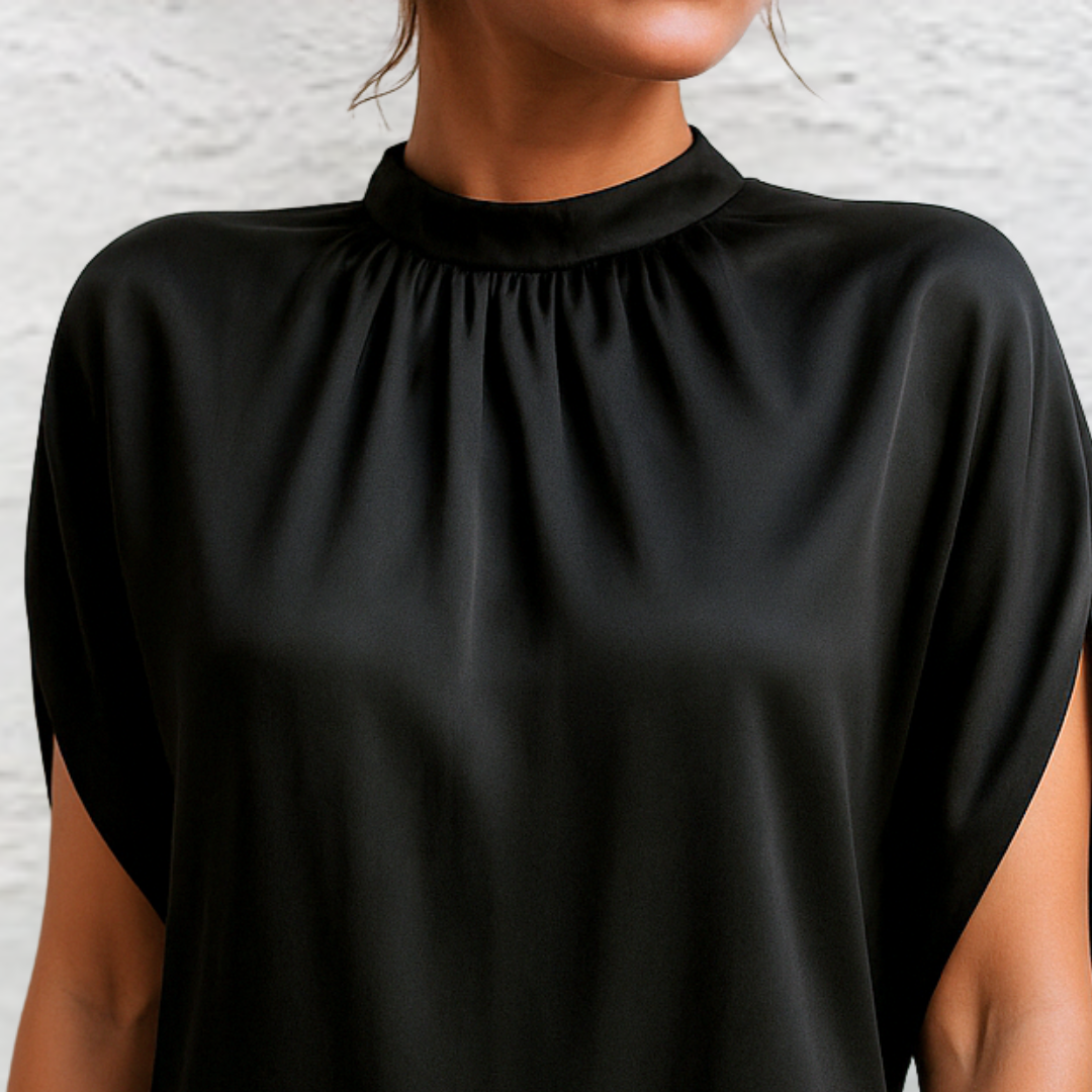 Cassidy | Vestido Corto Negro de Cuello Alto