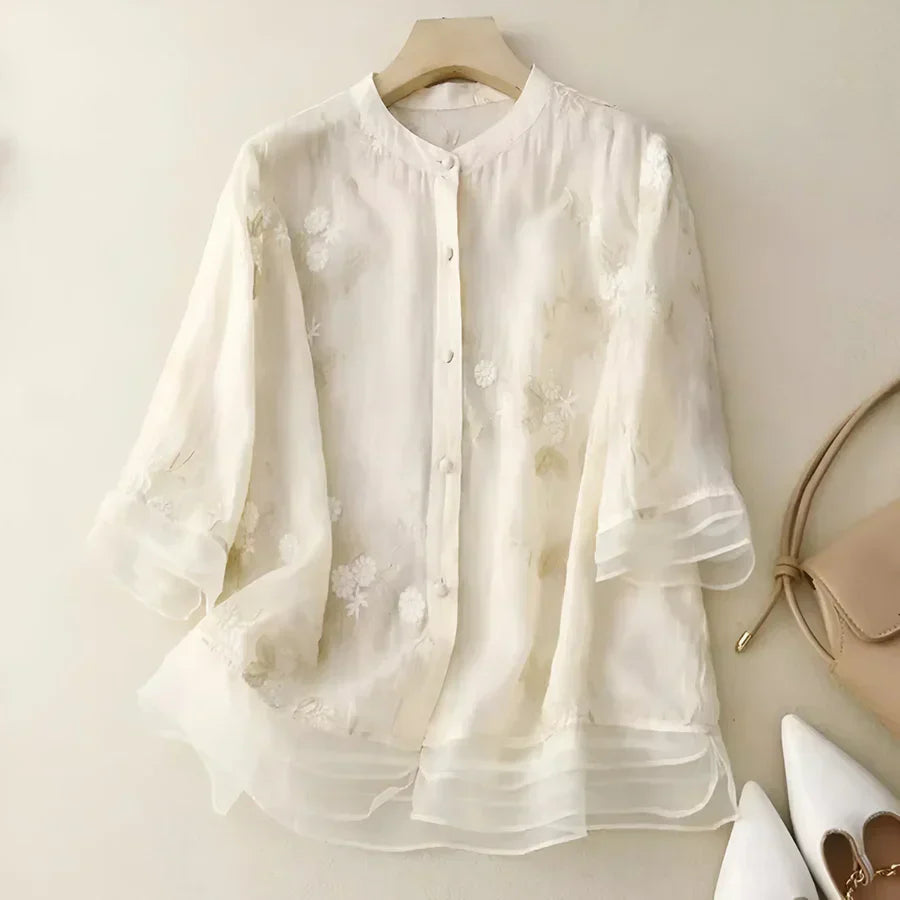 Nanda - Blusa Transparente con Bordado Floral y Cierre Frontal Con Botones