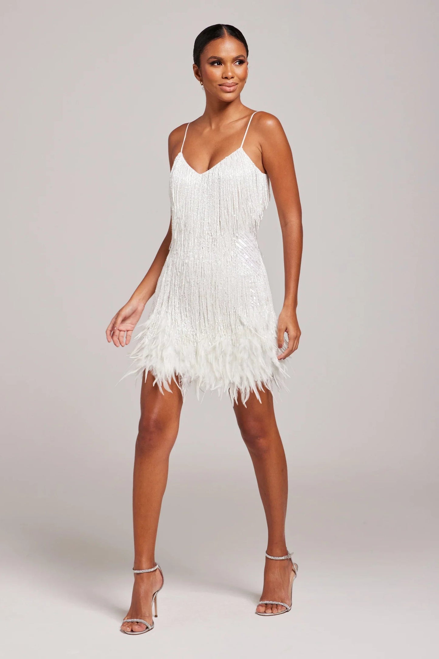 Jemima | Vestido Mini con Tirantes Flecos y Plumas