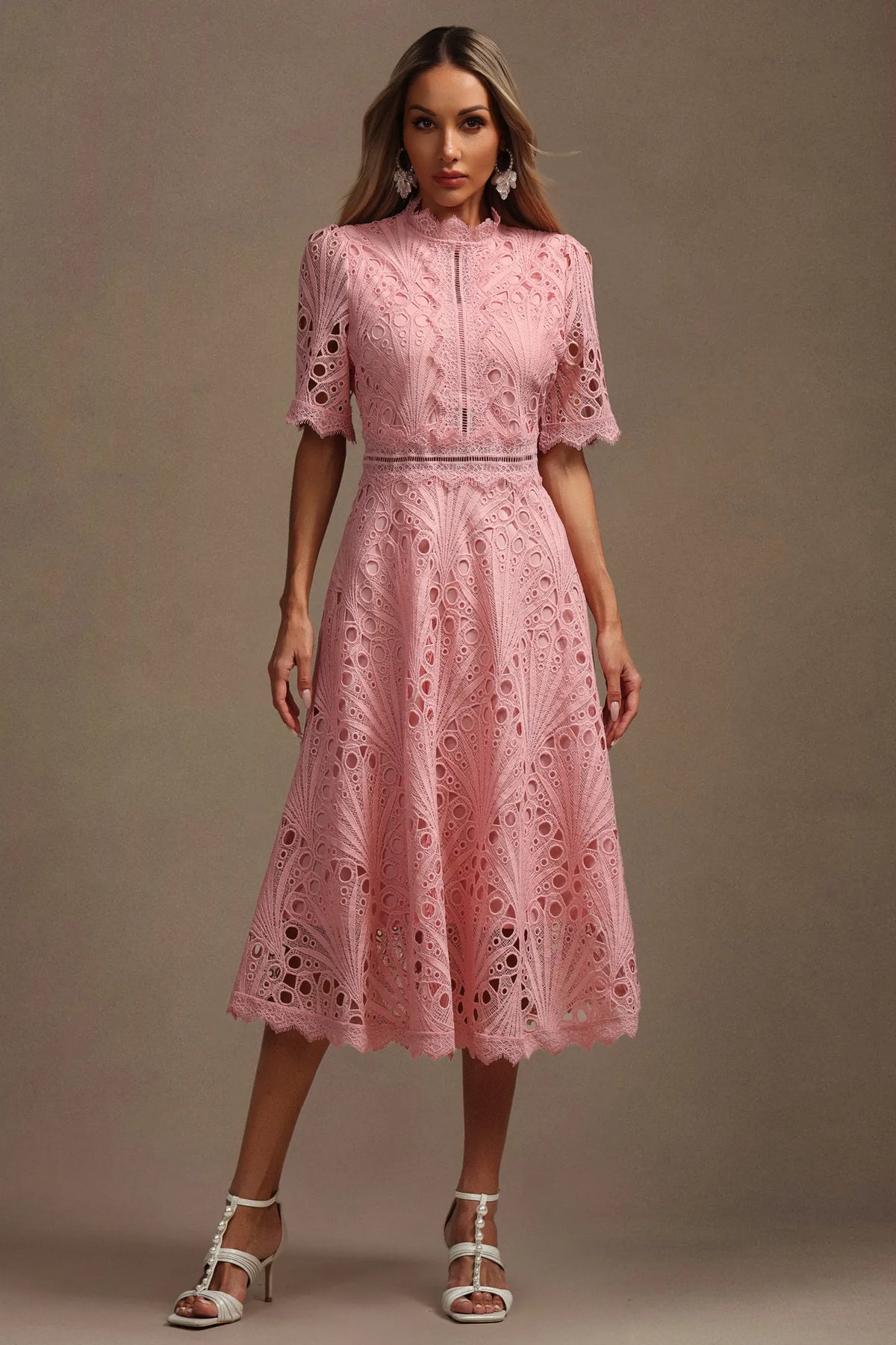 Vorelle | Vestido Midi de Encaje Cuello Alto Manga Corta