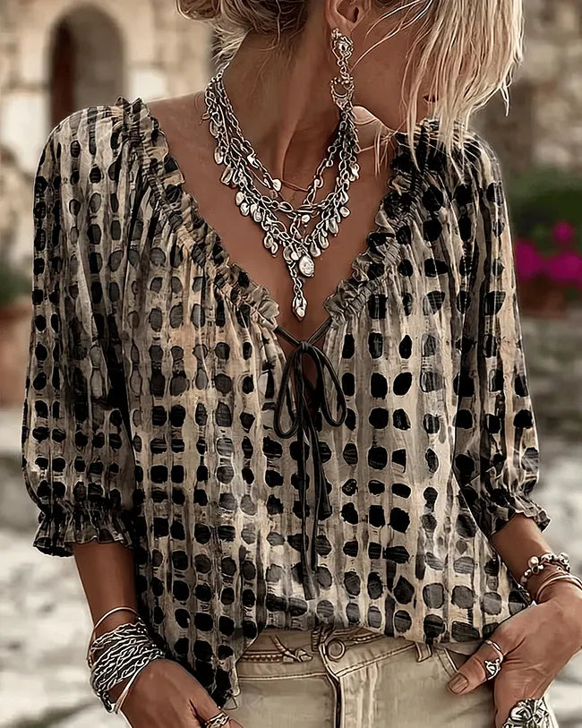 Orlyna | Blusa De Lunares Con Cuello V Y Cordón