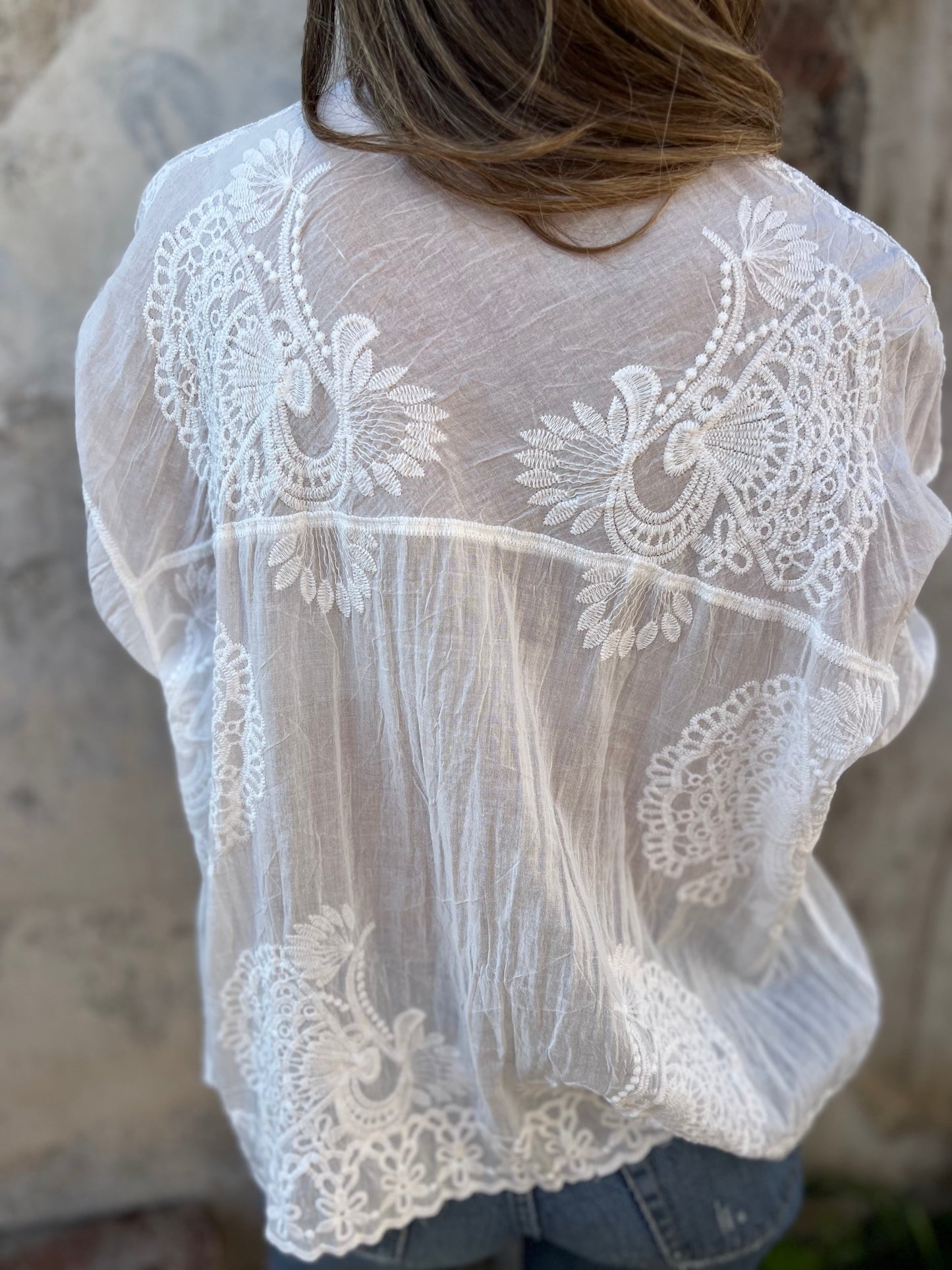 Nalini | Blusa Blanca Bordada con Cuello Clásico