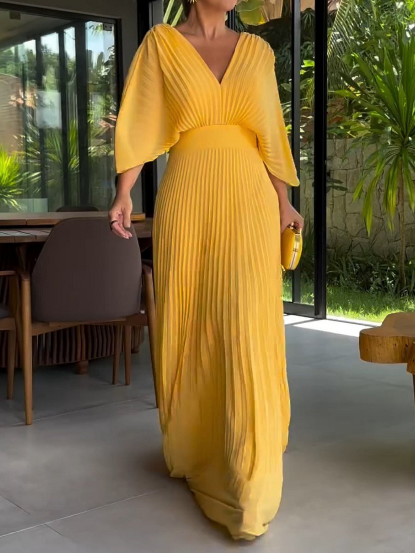 Valerija - Vestido Largo Plisado Con Cuello en V y Mangas Fluidas