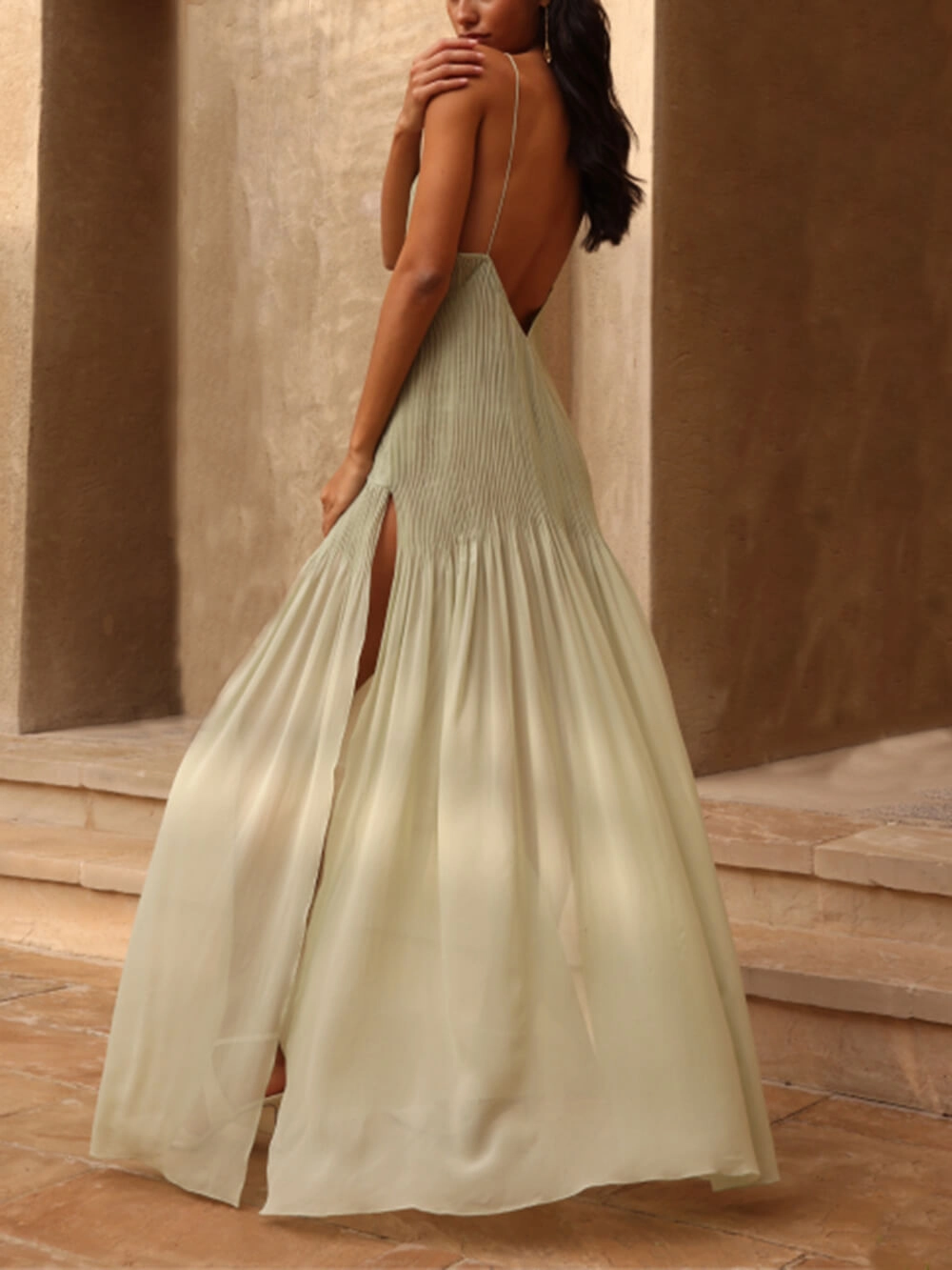 Mária | Vestido Largo Plisado Con Cuello en V en Verde Salvia