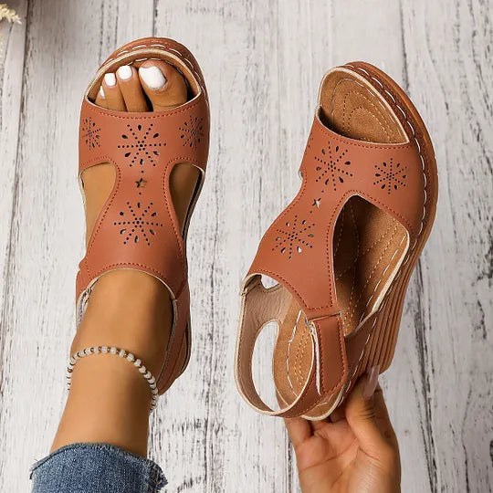 Setia | Sandalias De Cuña Con Aberturas Florales