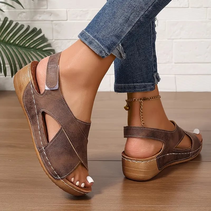 Clarisa | Sandalias De Cuña Con Tiras Cruzadas Y Correa Trasera