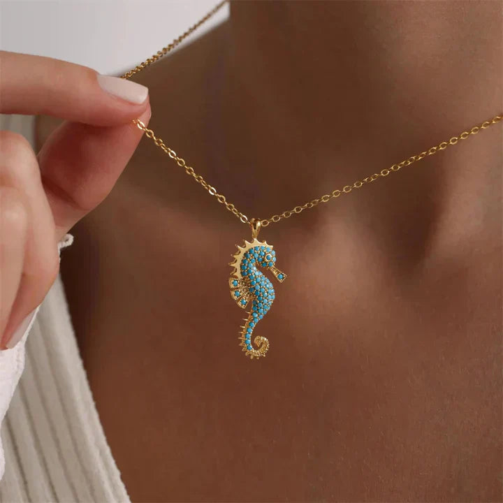 Inez | Collar Con Cadena Y Colgante De Caballito De Mar Turquesa