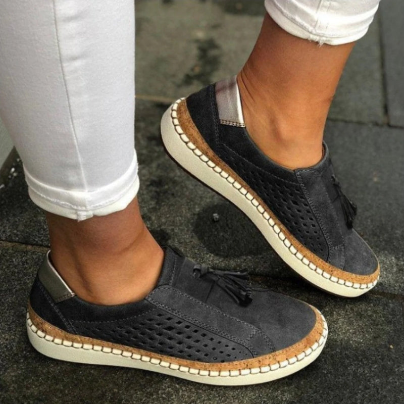 Liepa | Zapatos Casuales Sin Cordones Con Perforaciones Y Detalle De Borla