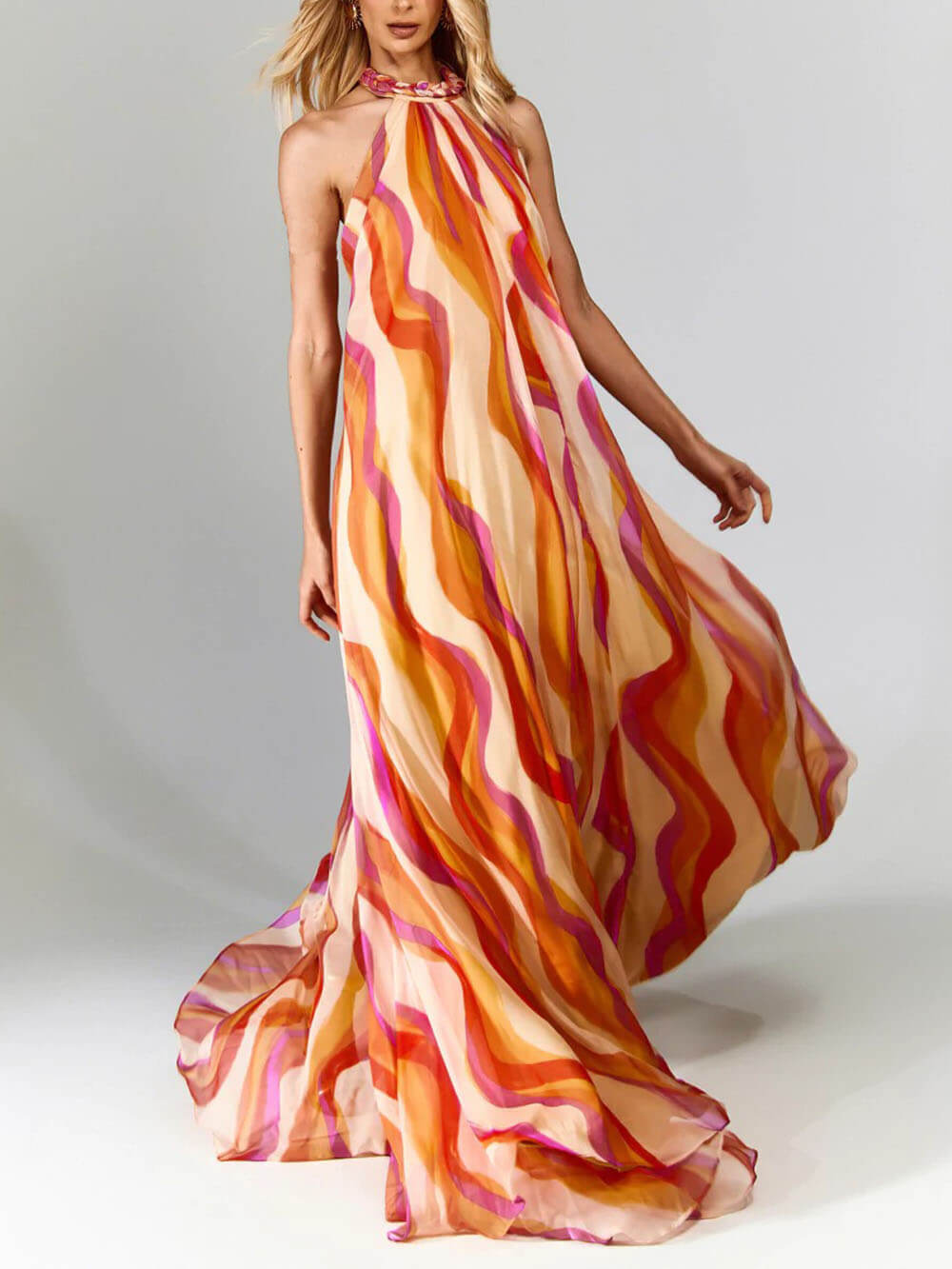 Marlyn | Vestido Largo Con Cuello Halter Y Estampado Abstracto