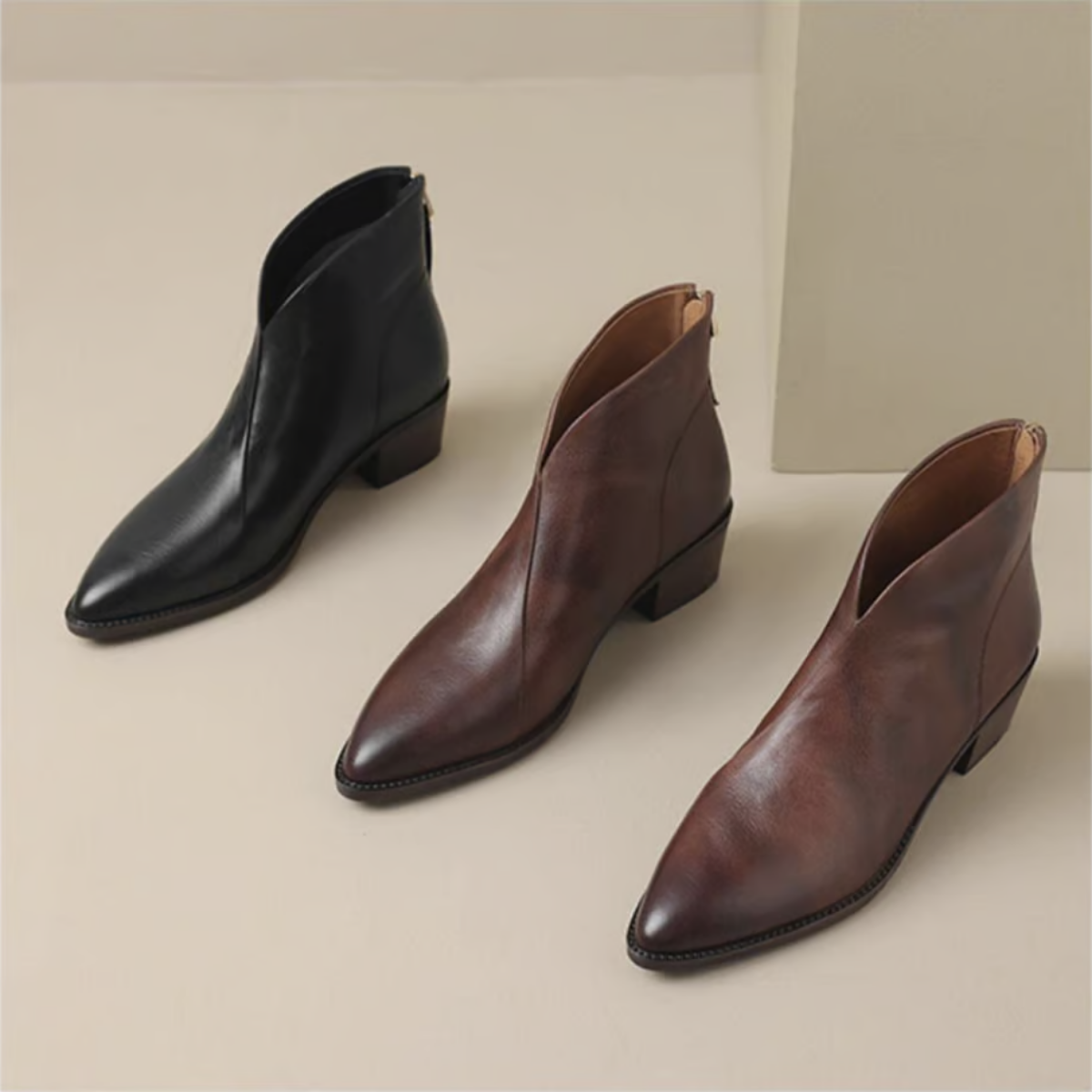 Corien | Botas con Punta Afila y Tacones Anchos
