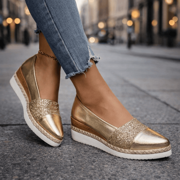 Jahaira | Alpargatas De Cuña Con Punta Afilada Y Acabado Brillante