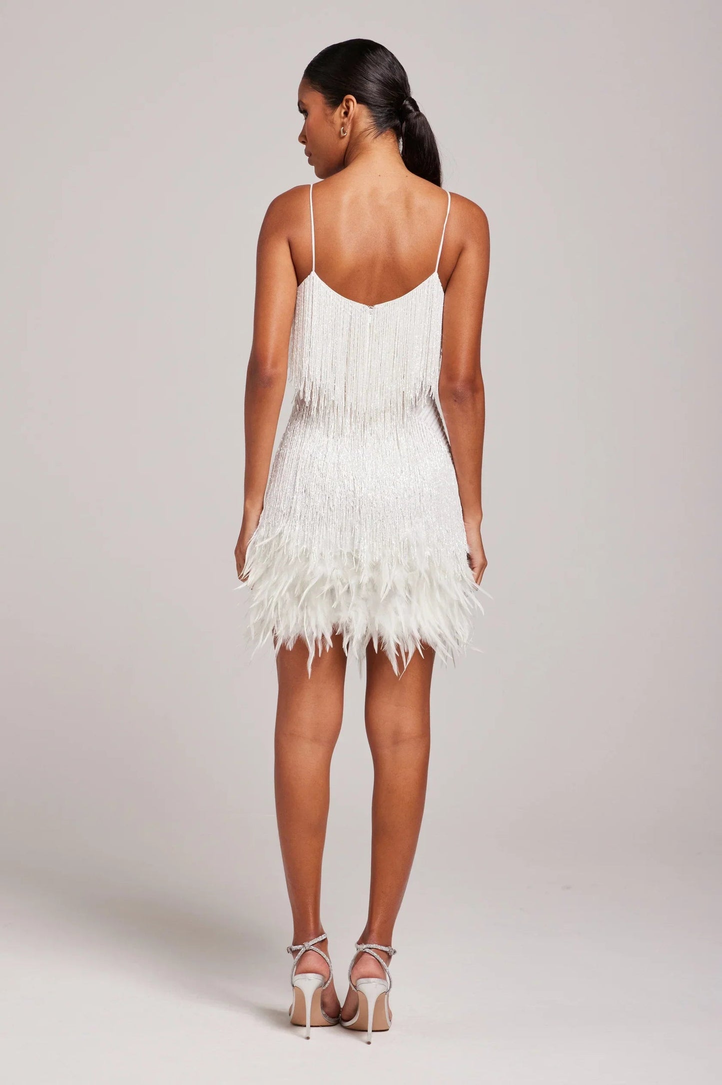Jemima | Vestido Mini con Tirantes Flecos y Plumas
