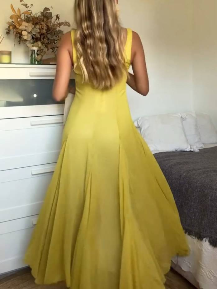 Solmaz | Vestido Largo Amarillo Con Escote Cuadrado y Tirantes