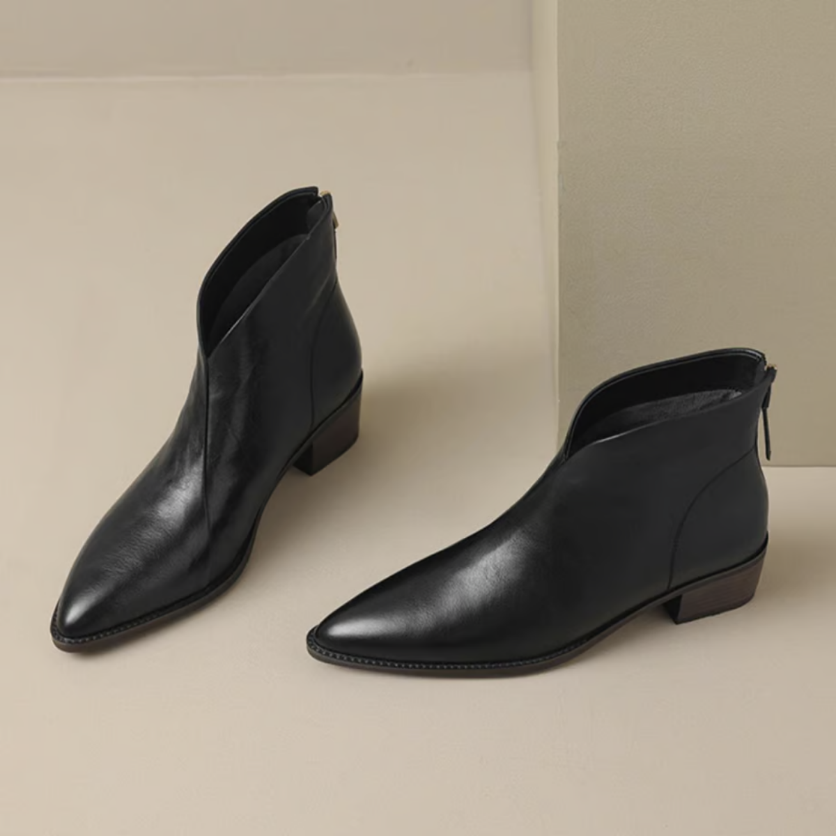 Corien | Botas con Punta Afila y Tacones Anchos
