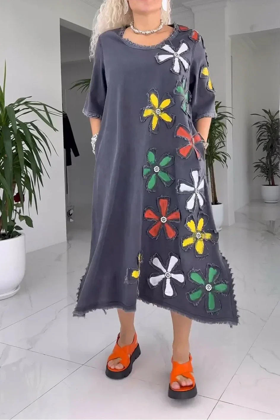 Jiella | Vestido Midi Floral de Cuello Redondo