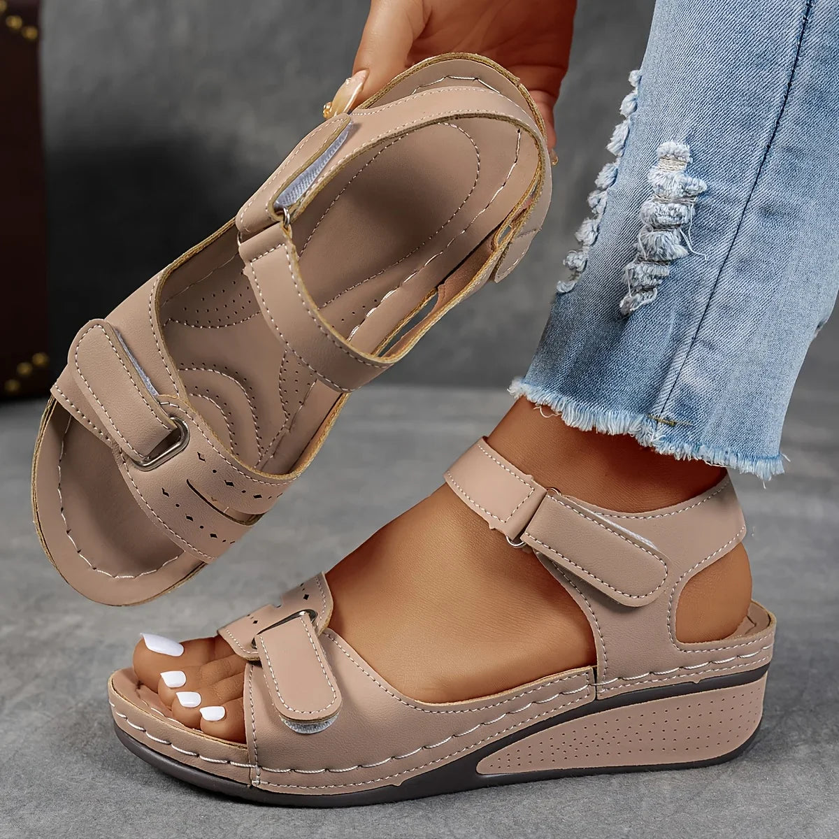 Genelia | Sandalias De Cuña Con Puntera Abierta Y Correas Ajustables
