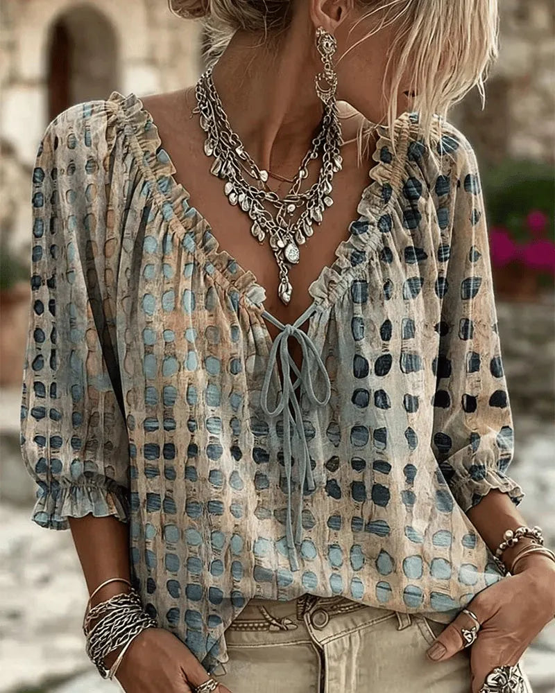 Orlyna | Blusa De Lunares Con Cuello V Y Cordón