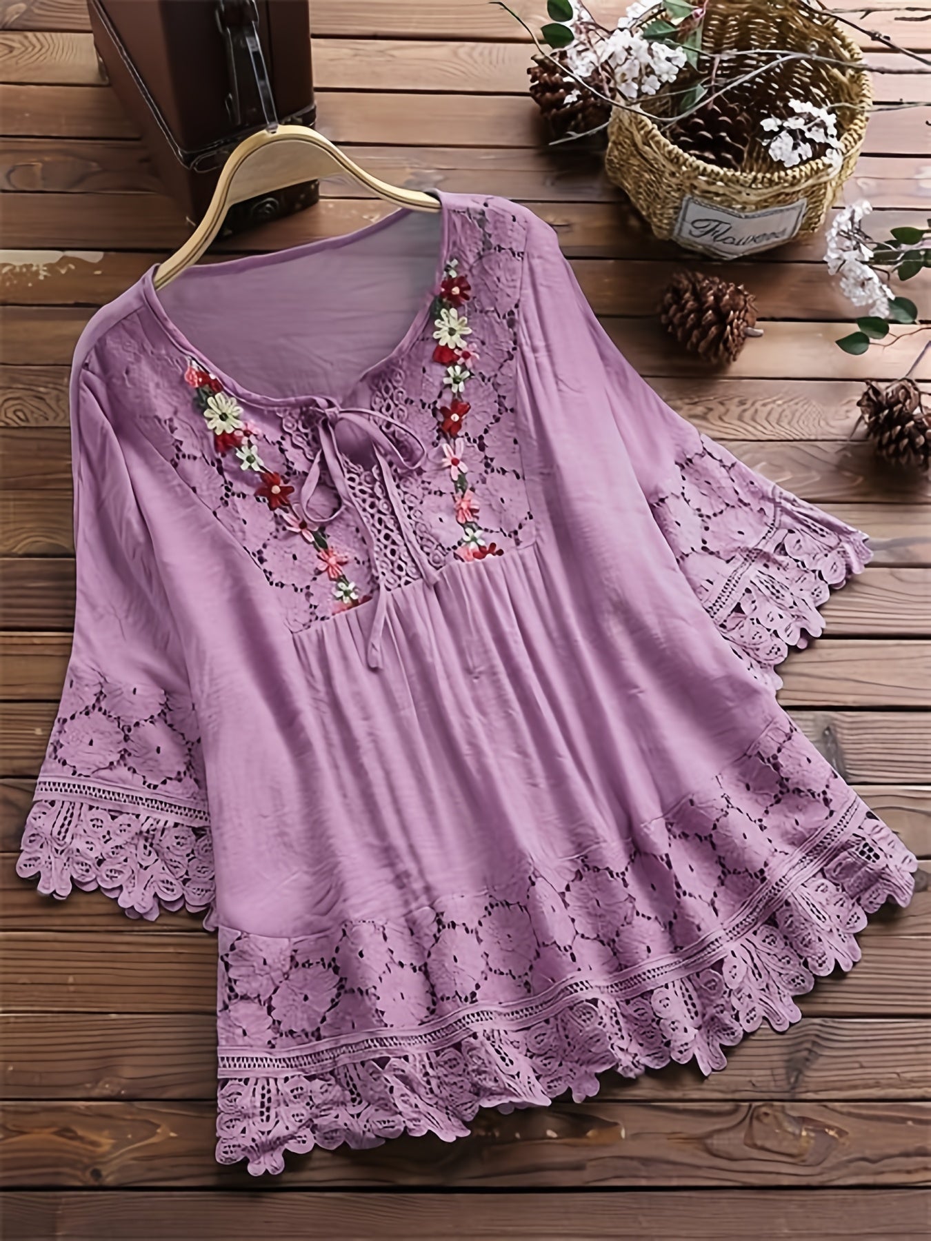 Esmeralda | Blusa Bordada con Encaje Floral