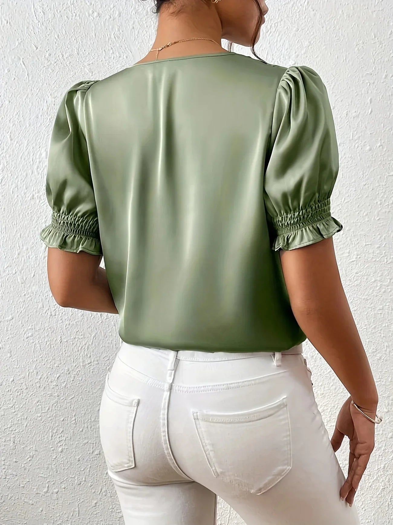 Abella | Blusa Con Cuello en V Mangas Abullonadas y Botones en la Parte Delantera