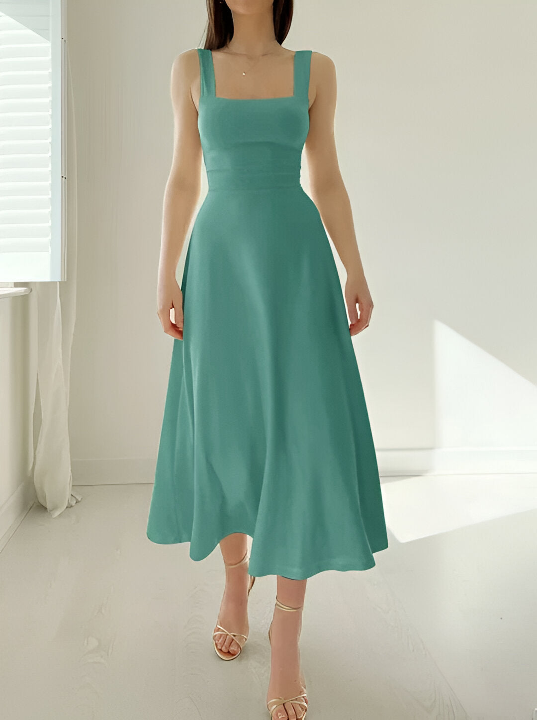 Jasmini | Vestido Midi Con Cuello Cuadrado Y Silueta en a