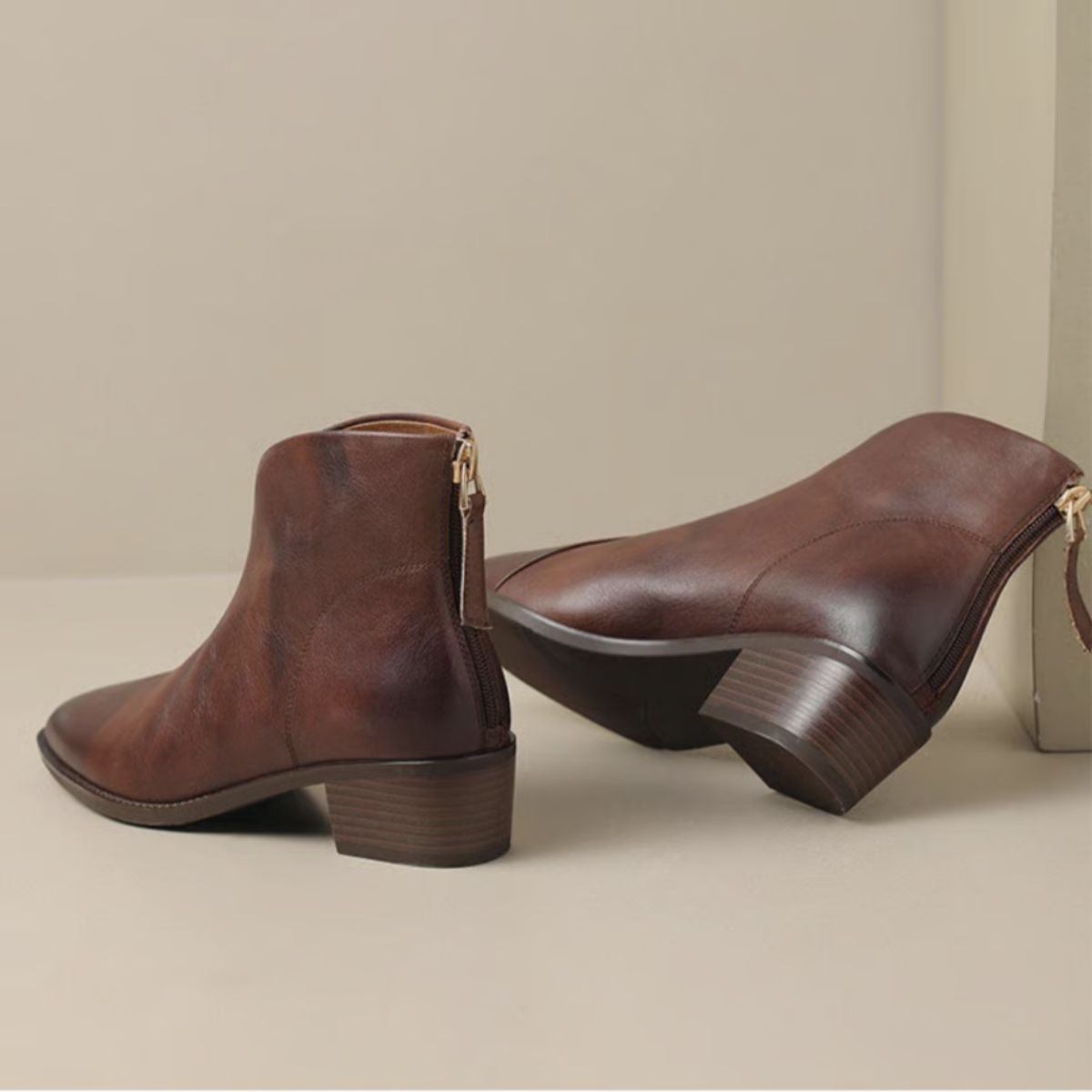 Corien | Botas con Punta Afila y Tacones Anchos