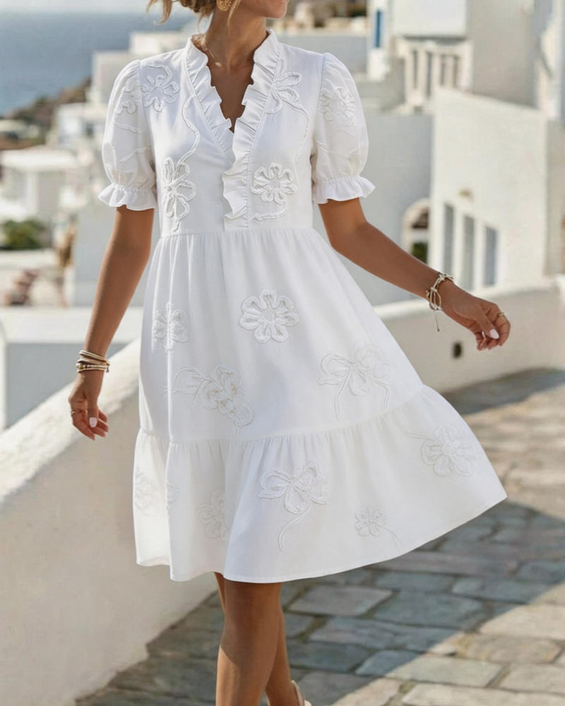 Nija | Vestido Midi Con Cuello en V y Apliques Florales Con Volantes