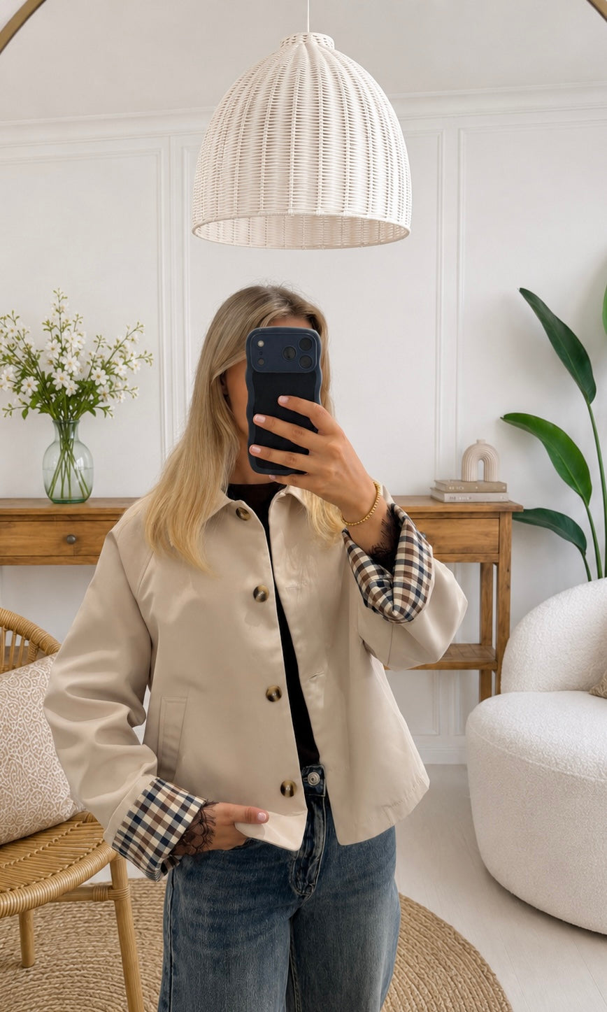 Ayla | Chaqueta Cortada con Botones y Puños Cuadrados
